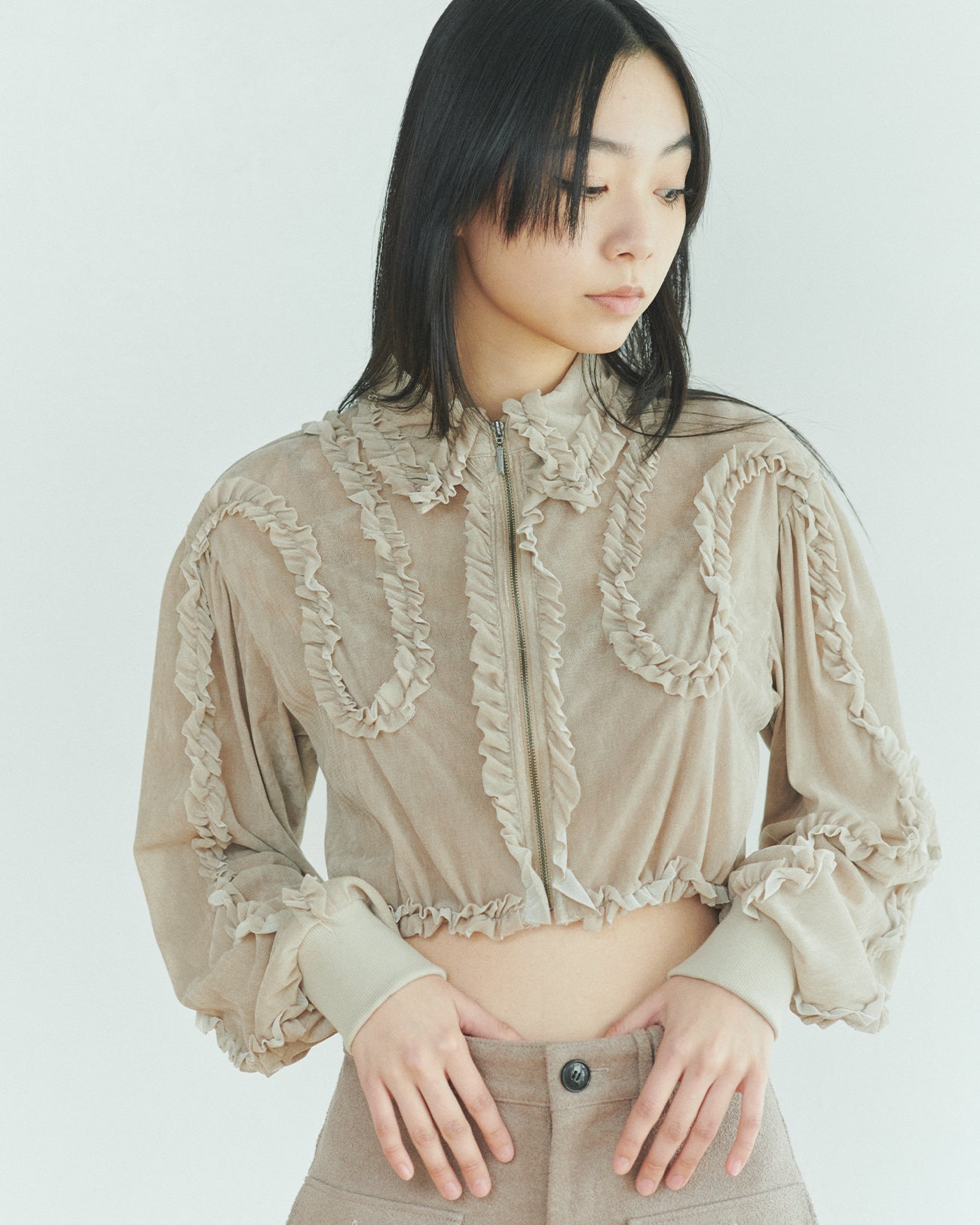 RIKO リコ Petal frill blouse ホワイト - カジュアルパンツ
