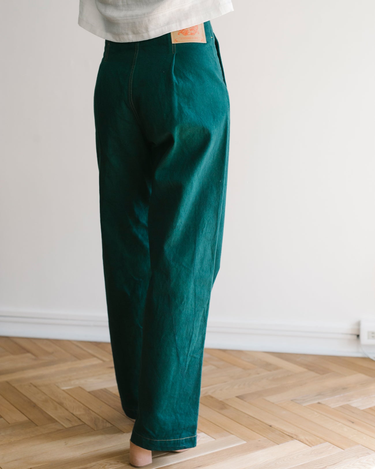 tuck denim pants