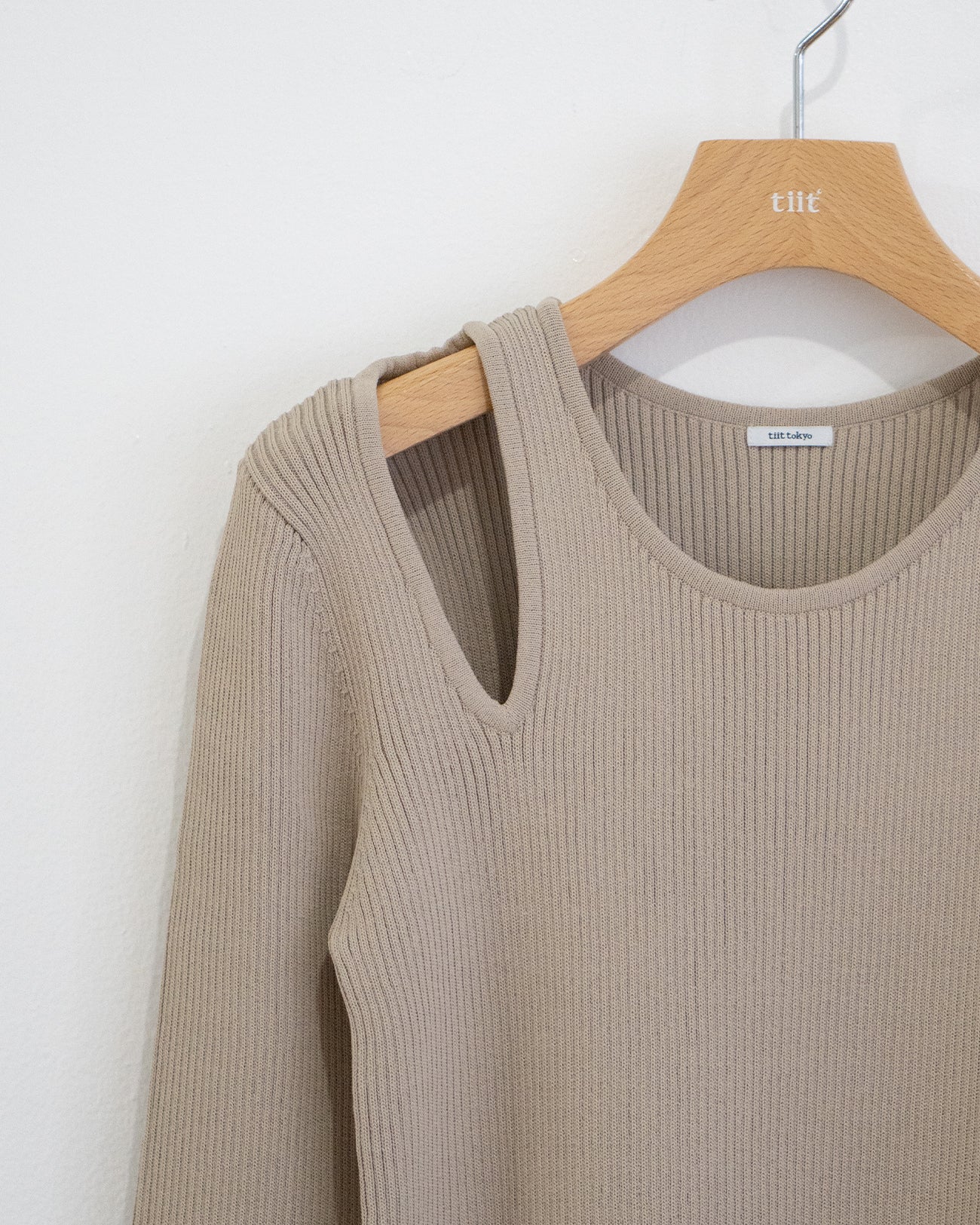 open shoulder knit pullover