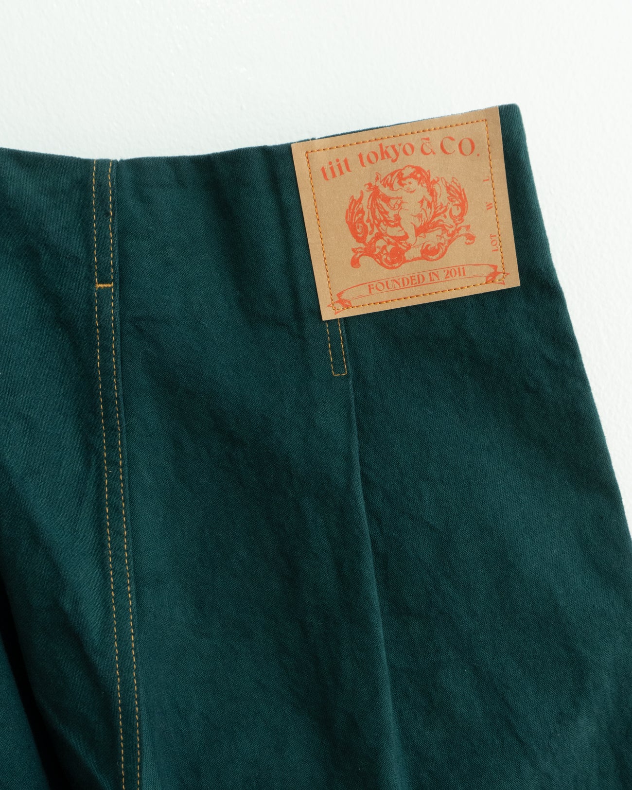 tuck denim pants
