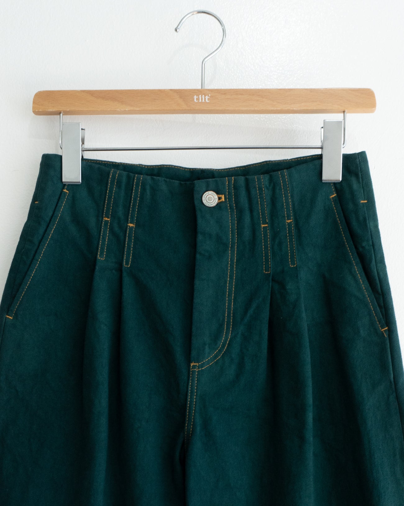 tuck denim pants