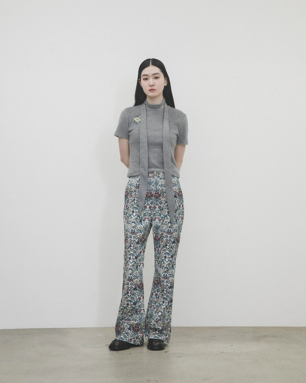 タイ付きファジーTシャツ