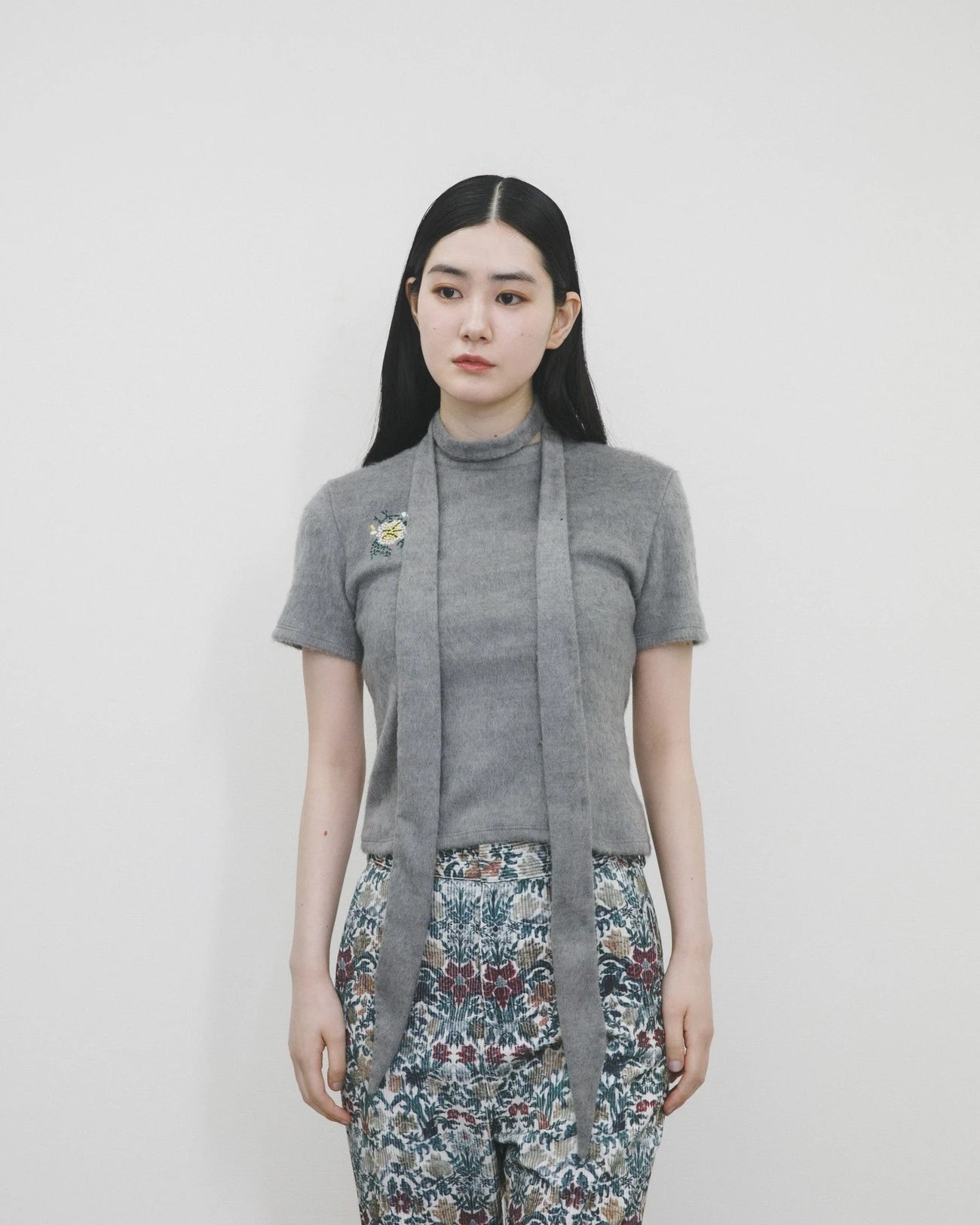 タイ付きファジーTシャツ