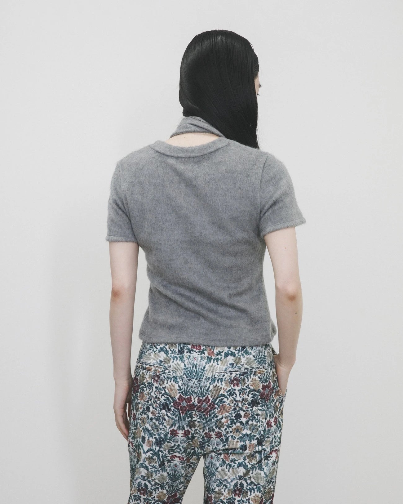 タイ付きファジーTシャツ