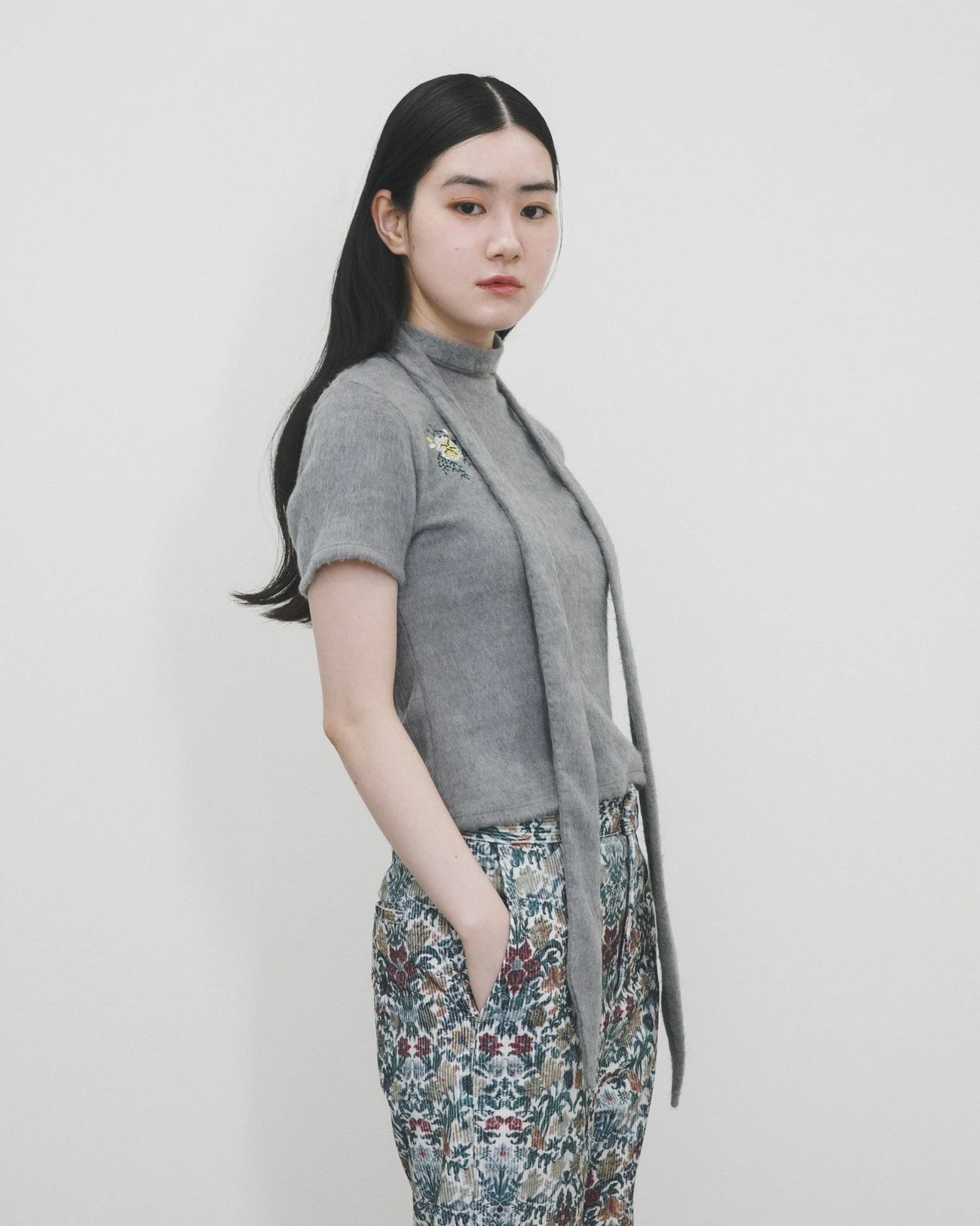 タイ付きファジーTシャツ