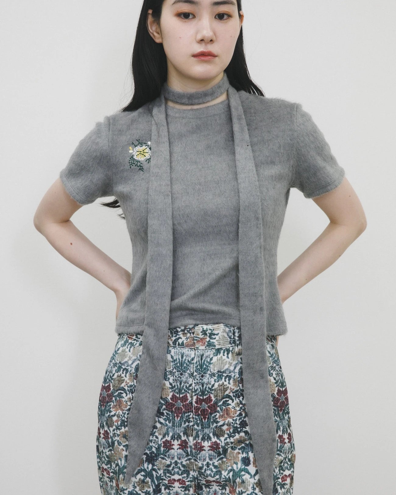 タイ付きファジーTシャツ